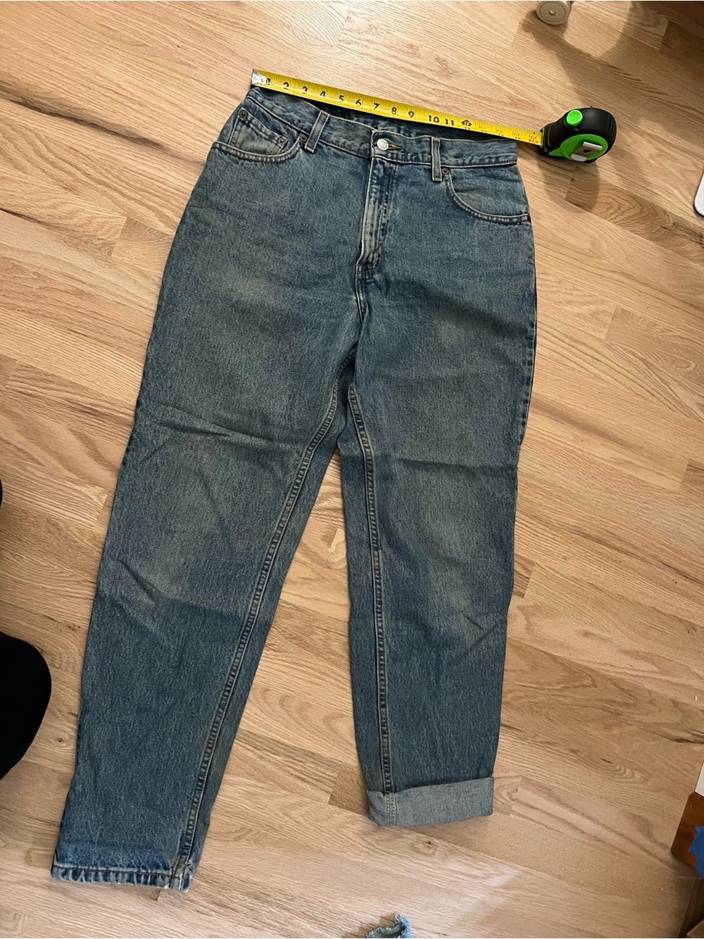 Vintage Levi’s 550 relaxed fit tapered leg jeans